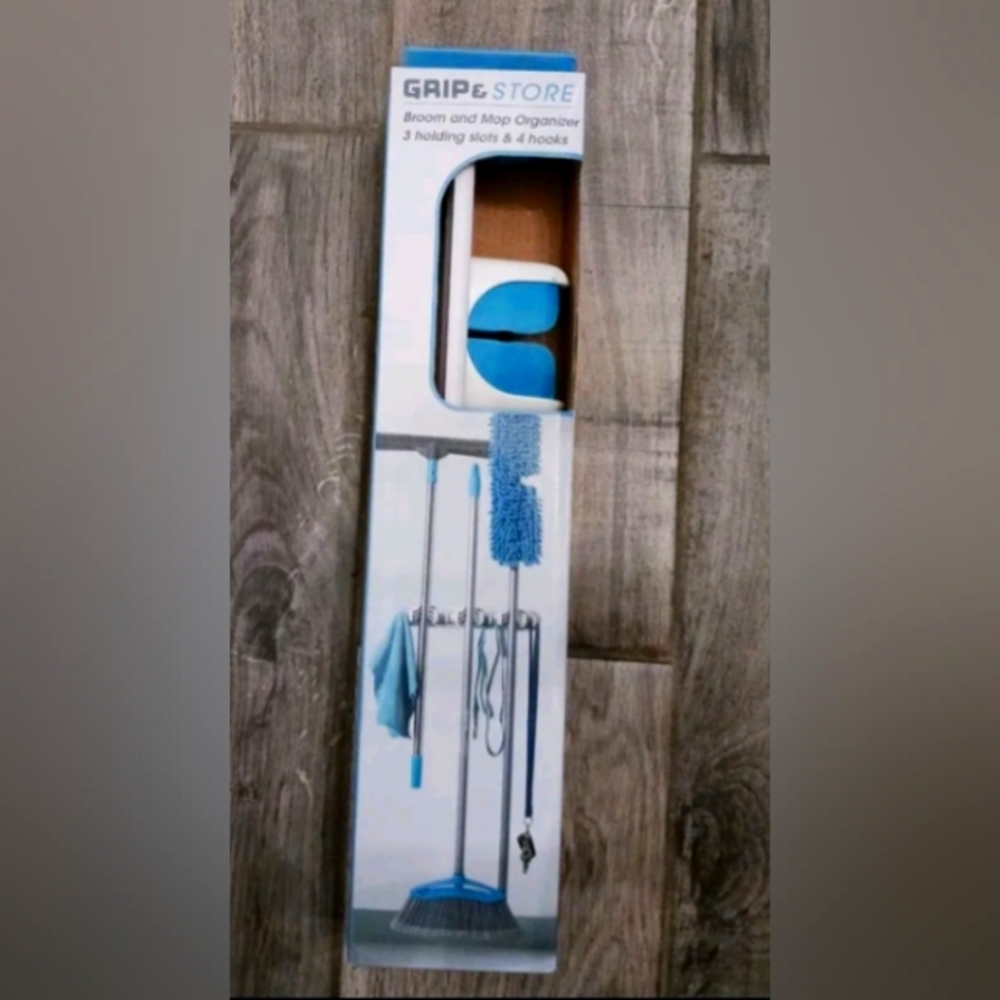 Evri - Deluxe Grip & Store Broom and Mop Organizer